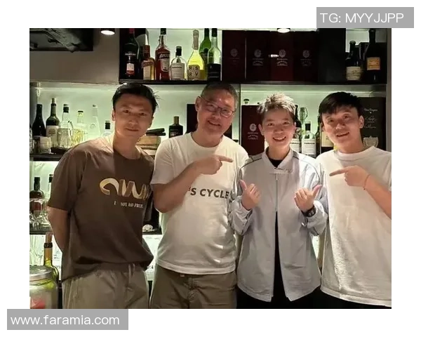 谢霆锋携手香港足球明星队共创辉煌时刻展现体育精神与团队合作魅力